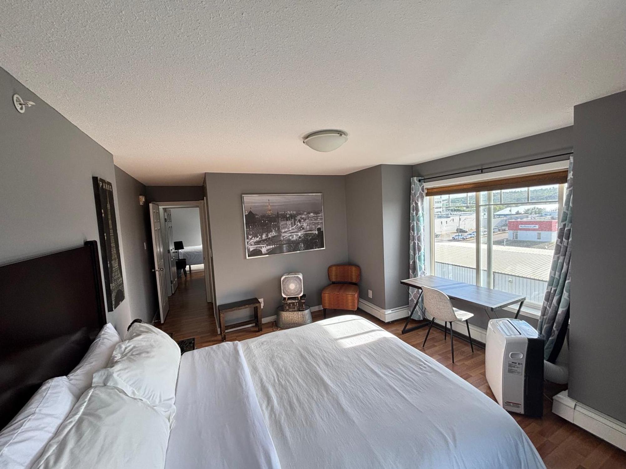 Top Floor Riverfront Condo With Stellar Sunsets! Fort Mcmurray Exterior foto